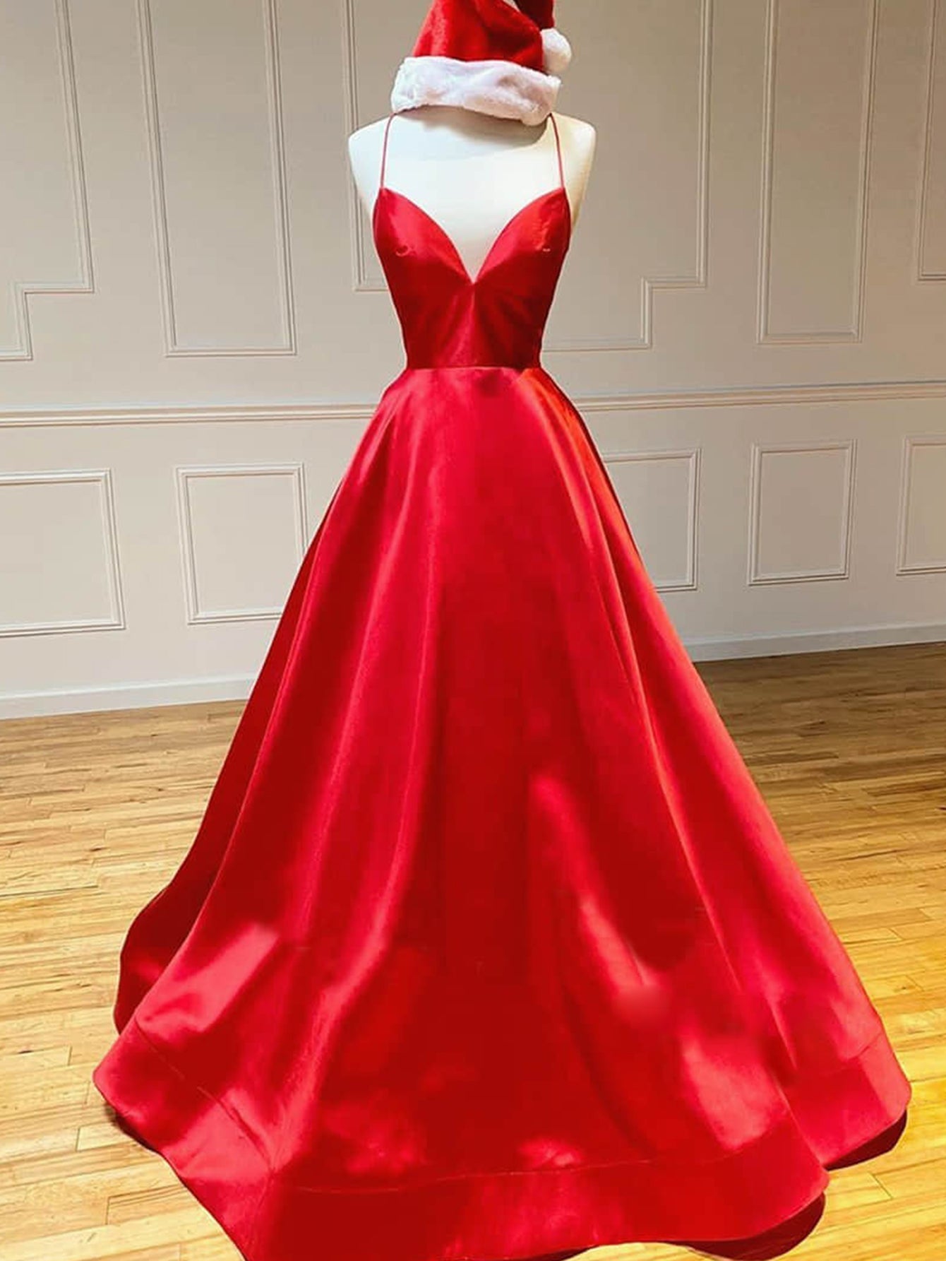 Vestido de fiesta largo de satén con escote en V y corte A