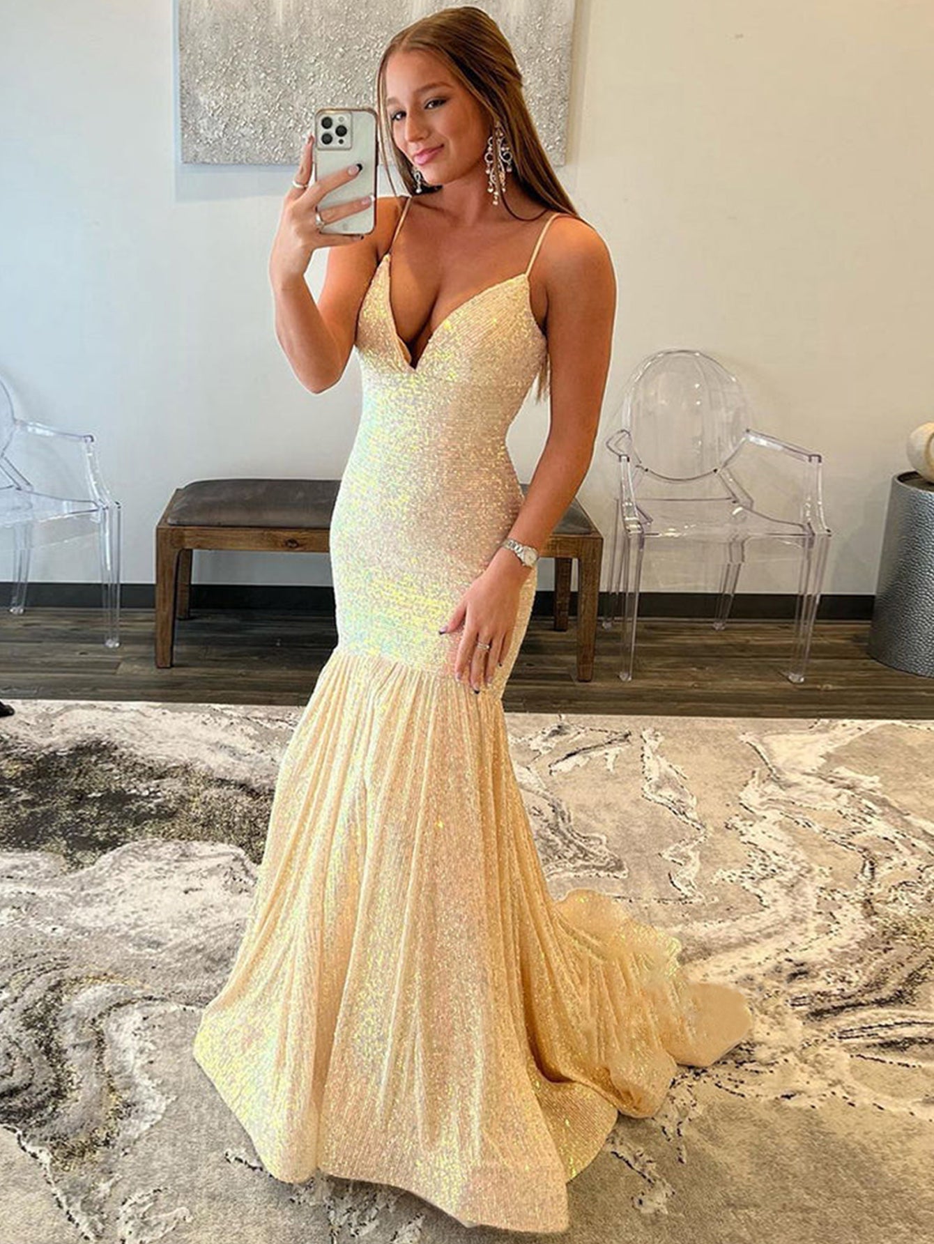 Vestido de fiesta de sirena con escote en V y lentejuelas en color naranja