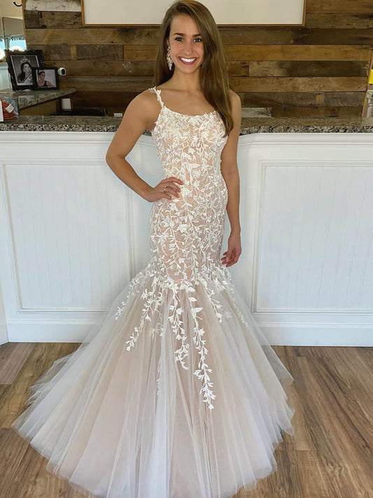 Vestido de fiesta largo de encaje con tirantes albaricoque y corte sirena