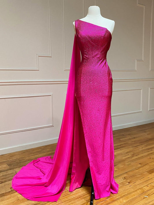 Vestido de fiesta largo rosa sirena con un hombro brillante