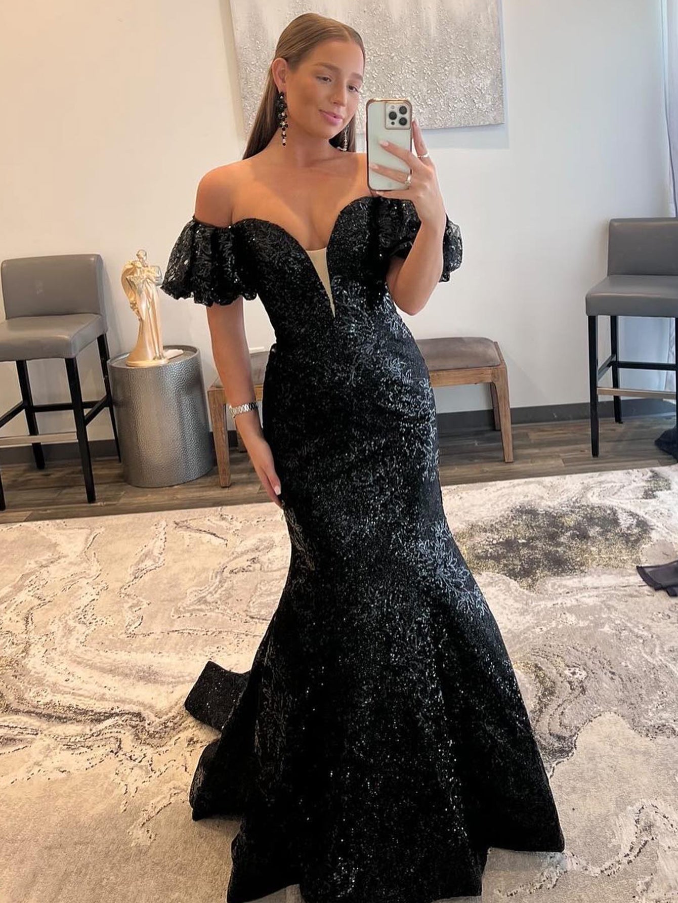 Vestido de fiesta largo de sirena con lentejuelas y sin tirantes negro