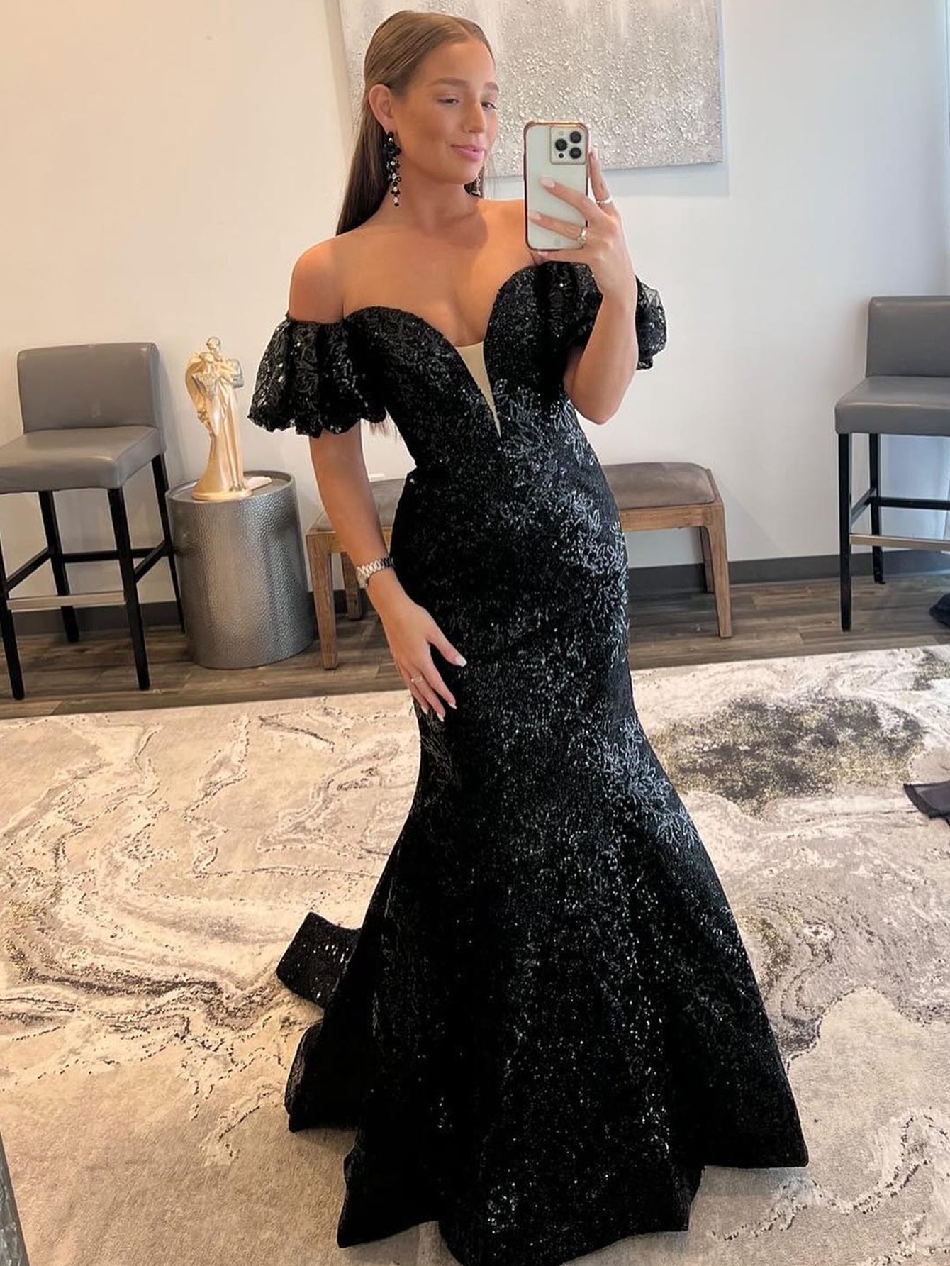 Vestido de fiesta largo de sirena con lentejuelas y sin tirantes negro