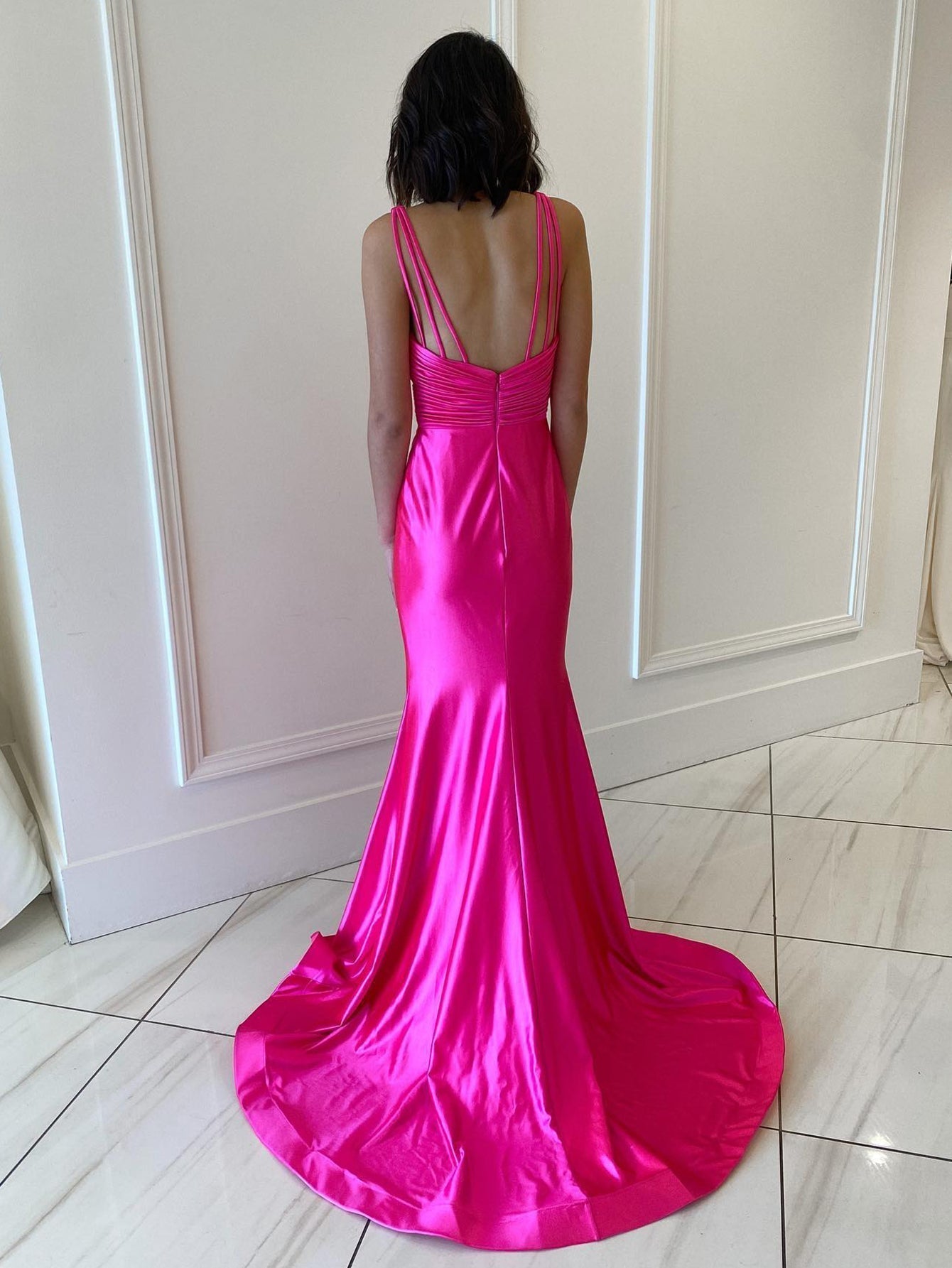 Vestido de fiesta largo con cuello en V