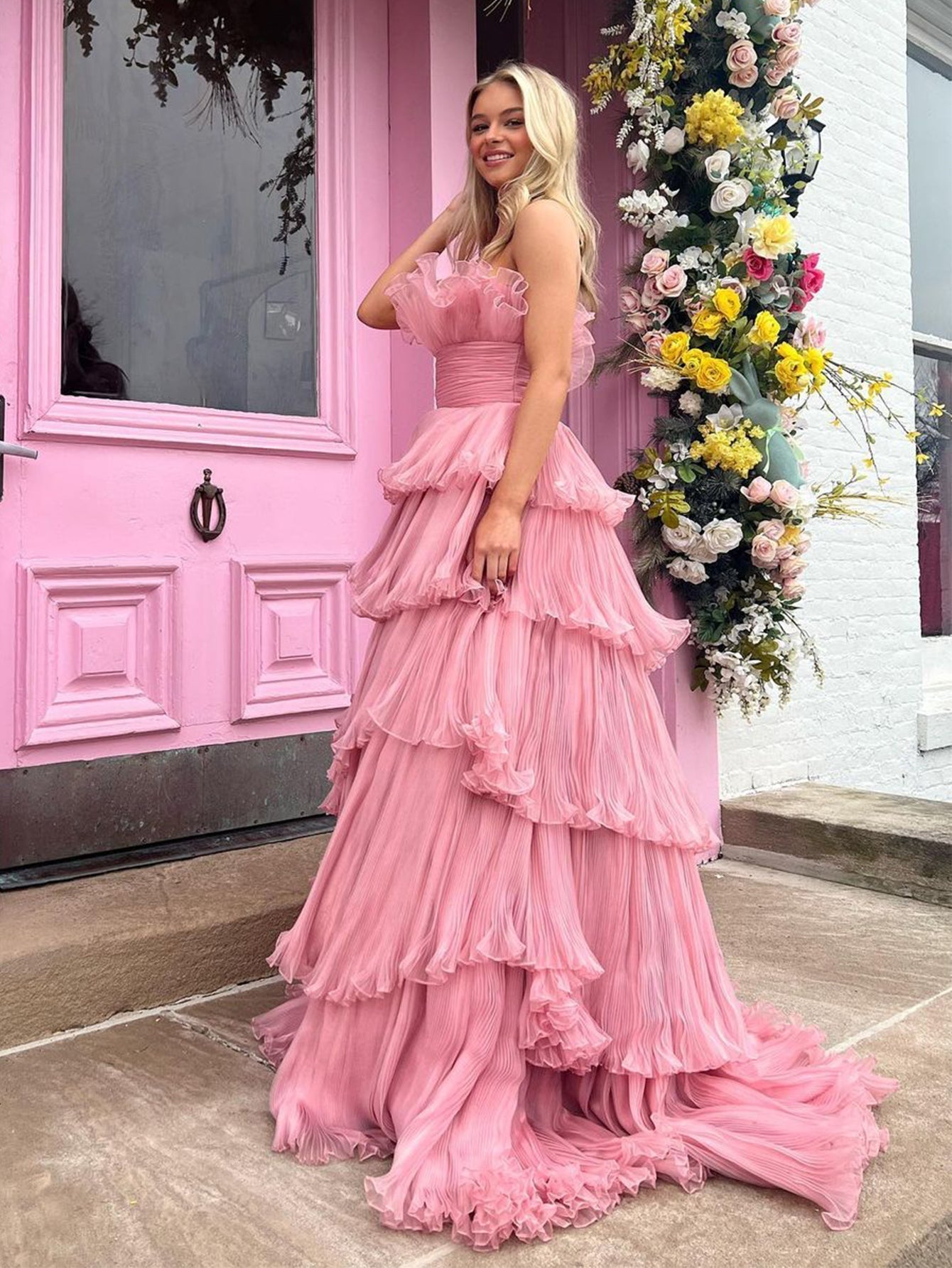 Vanessa | Vestido de fiesta rosa sin tirantes, corte A, de tul arrugado y capas
