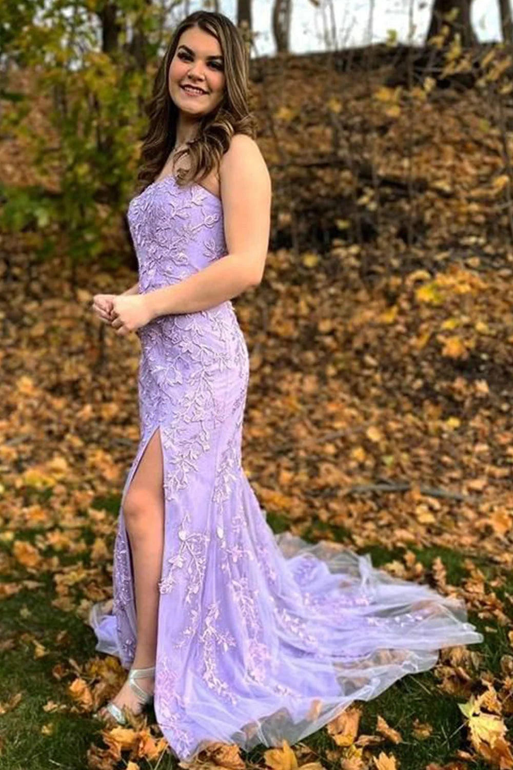 Vestido de fiesta largo de encaje sin tirantes de sirena con abertura