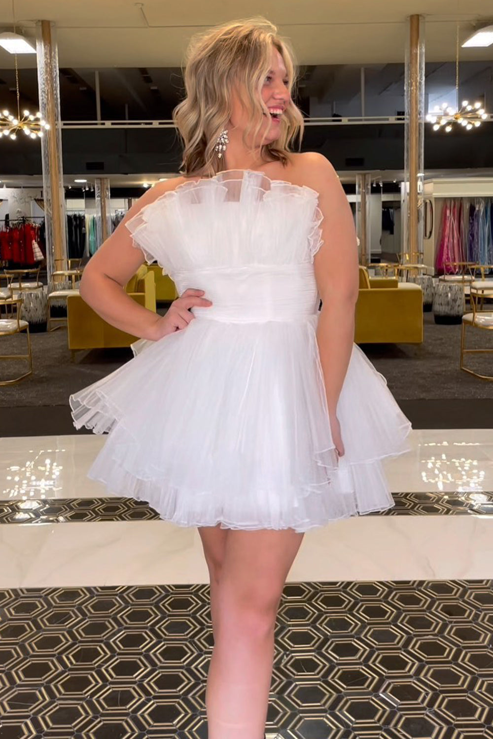 A-Linien-Kleid mit trägerlosem, gerüschten, kurzen Ärmeln