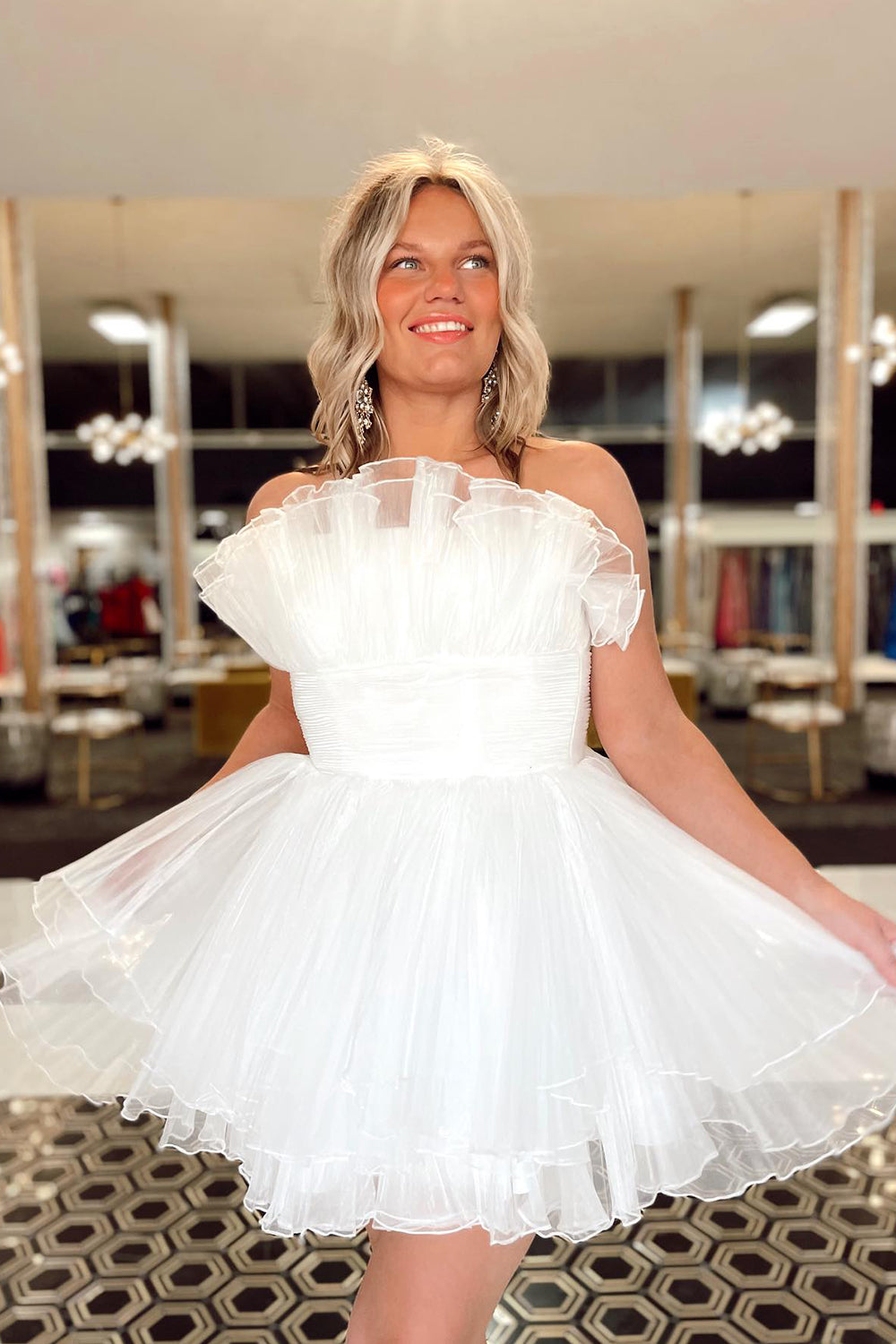 A-Linien-Kleid mit trägerlosem, gerüschten, kurzen Ärmeln