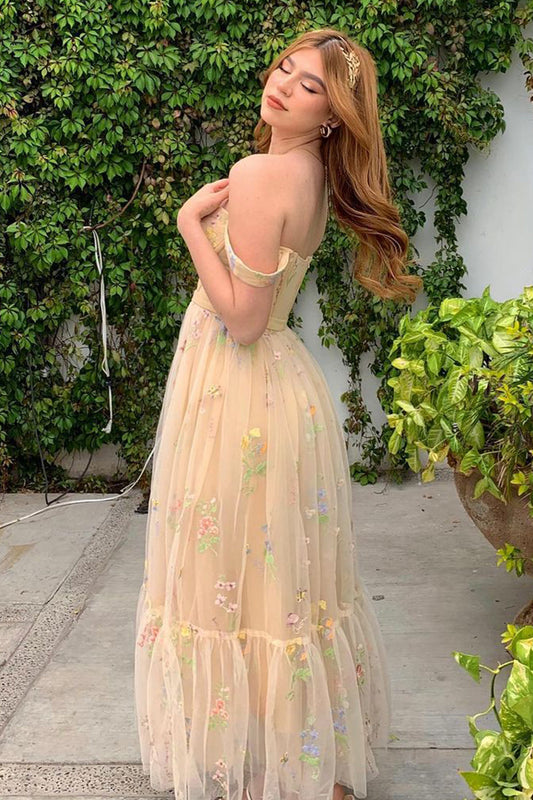 Roycebridal Leia | Vestido de fiesta largo color champán con escote en forma de corazón y bordado