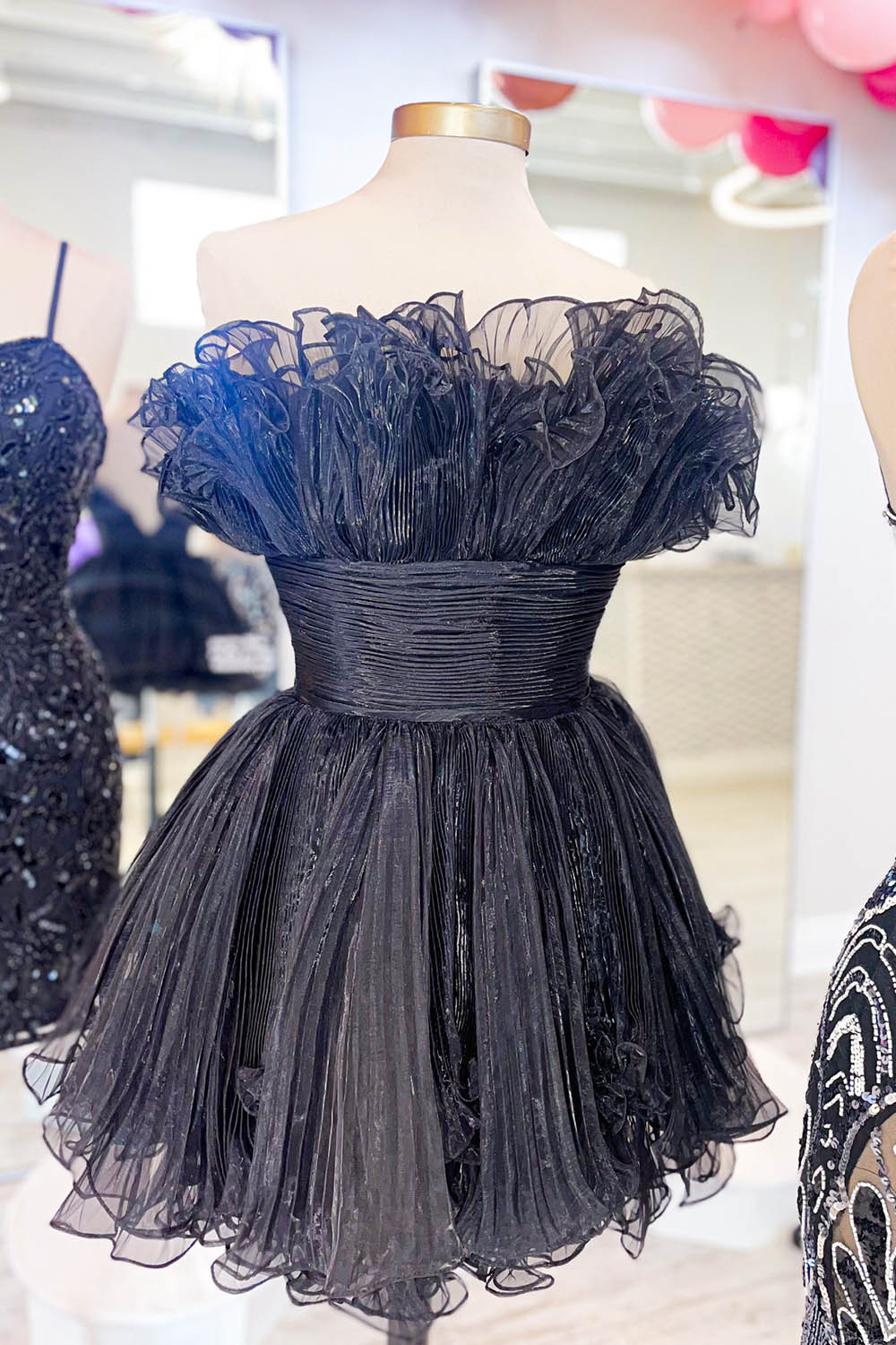 A-Linien-Kleid mit trägerlosem, gerüschten, kurzen Ärmeln