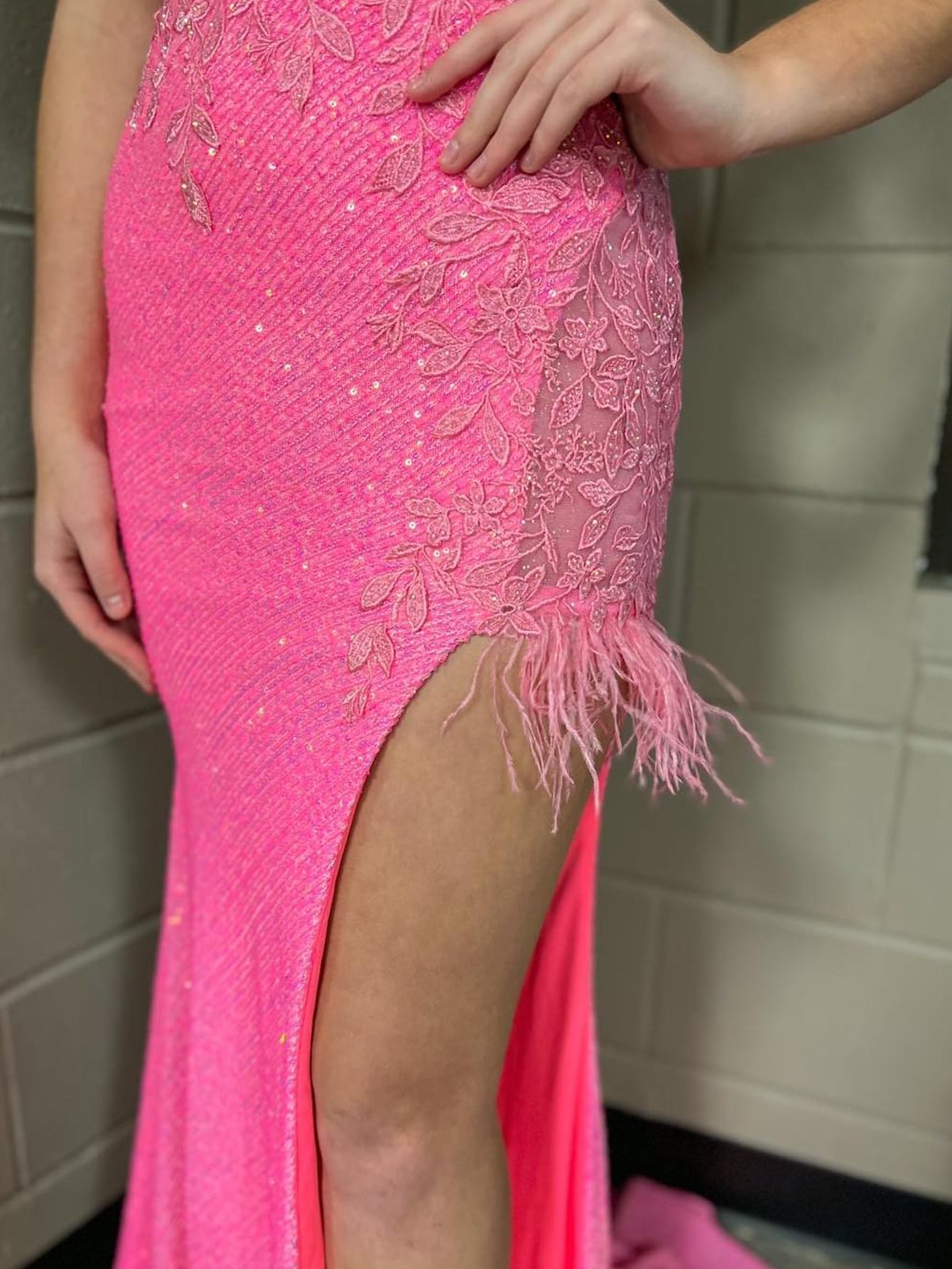 Vestido de fiesta largo ajustado con escote en V y espalda descubierta de sirena con abertura