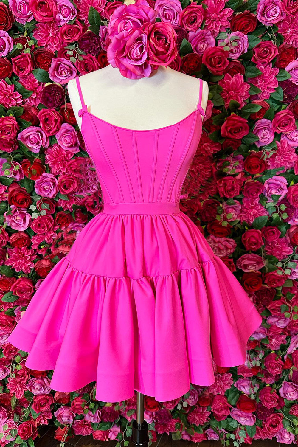 Vestido de fiesta con cordones y volantes en forma de A