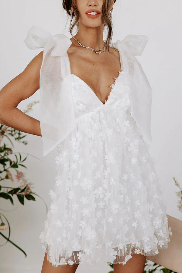 Blooming Love – Minikleid aus Tüll und Organza mit Blumenapplikation