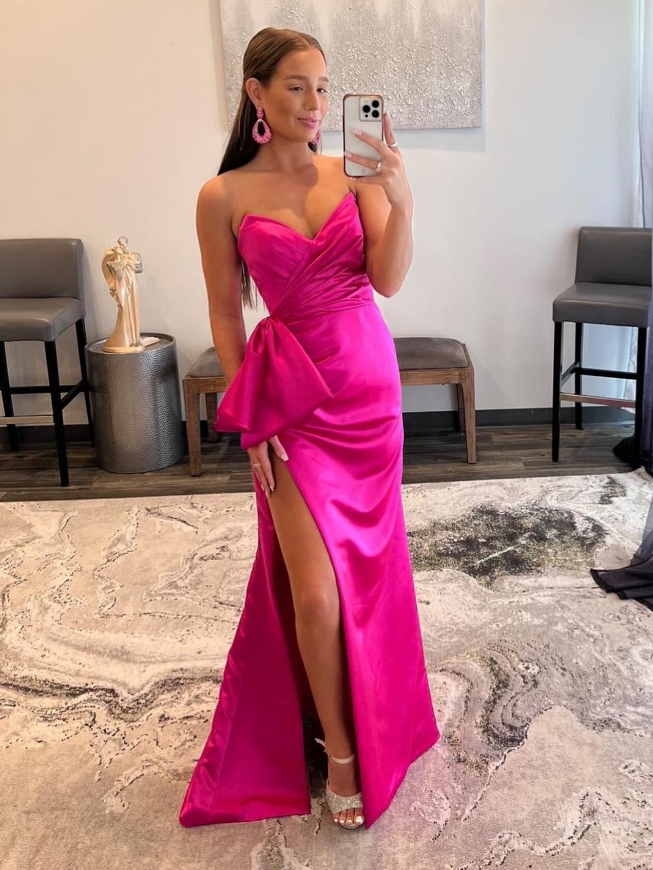Vestido de fiesta largo de satén sin tirantes de sirena con pajarita
