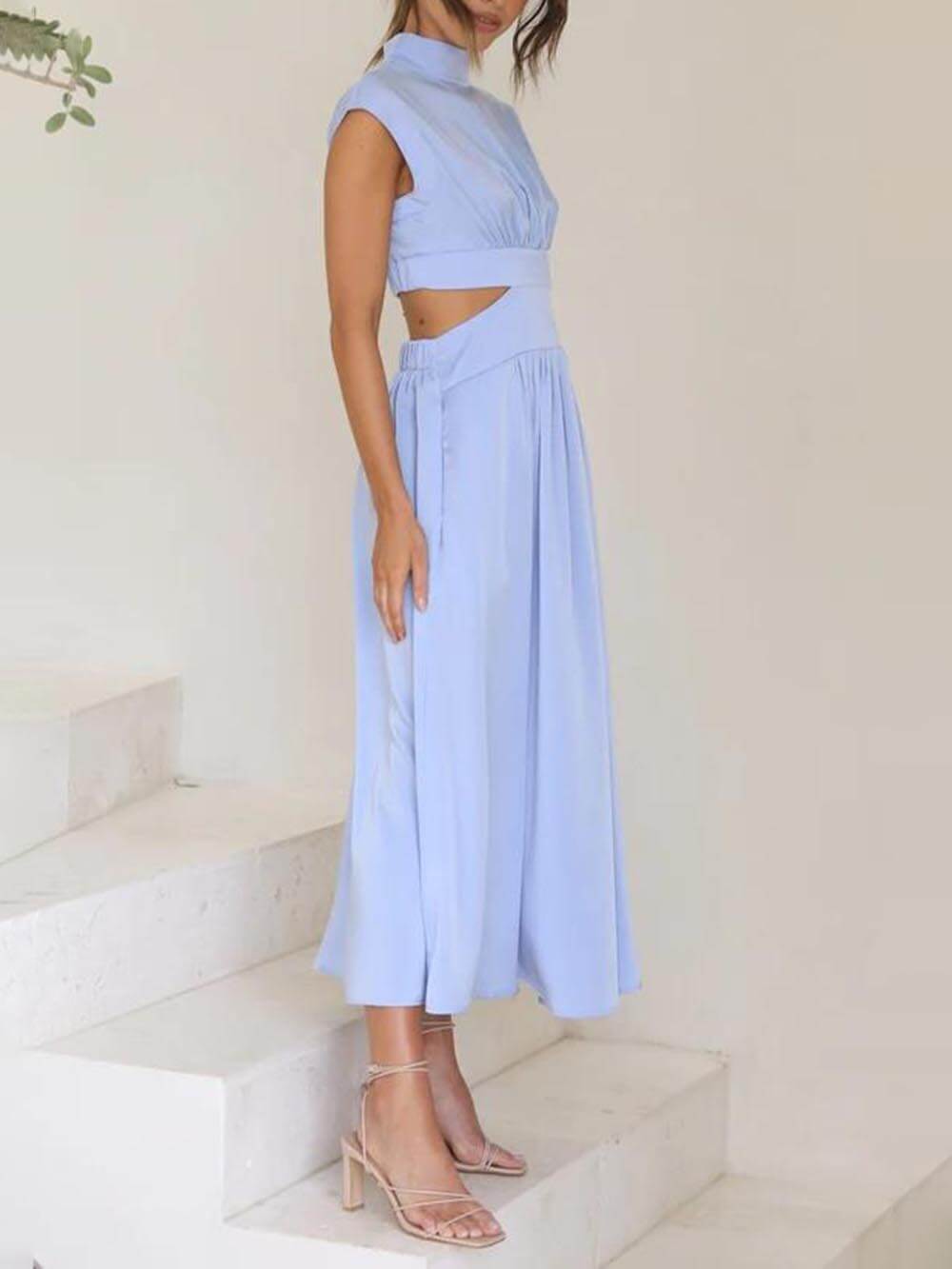 Urlaubs-Midikleid mit Cut-out an der Taille und Taschen