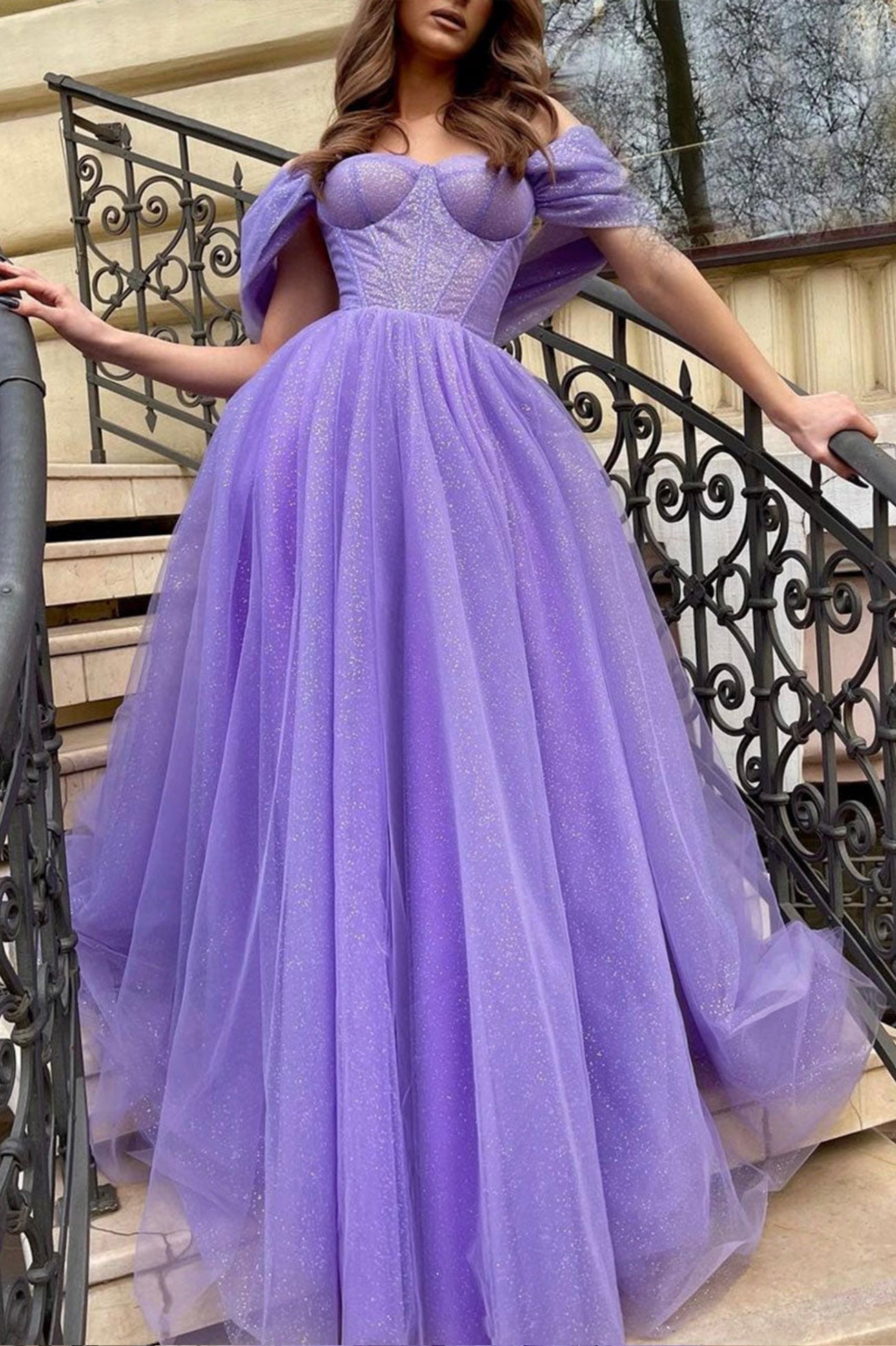 Langes A-Linien-Ballkleid aus Tüll mit schulterfreiem Abendkleid