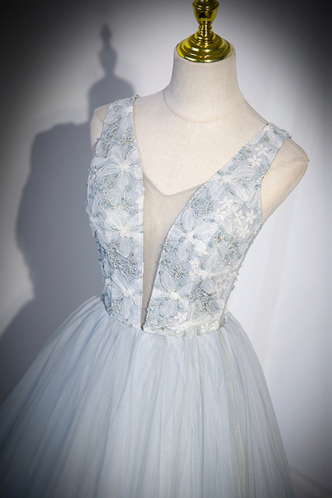 Vestido de fiesta largo de tul con escote en V, color gris