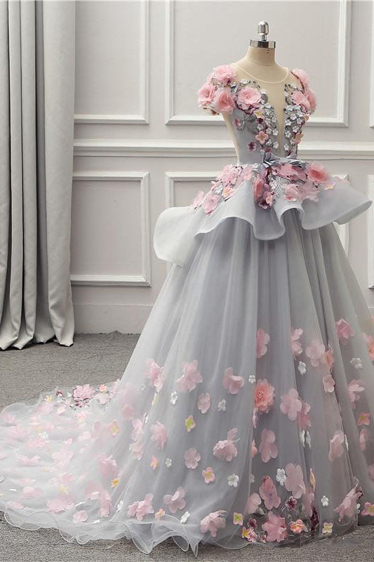 Elegante vestido de fiesta largo gris con apliques florales y espalda con cordones
