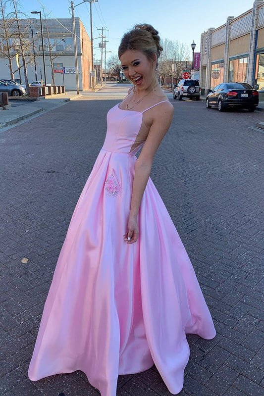 Elegante vestido de fiesta largo rosa con tirantes en forma de A y bolsillos con cuentas