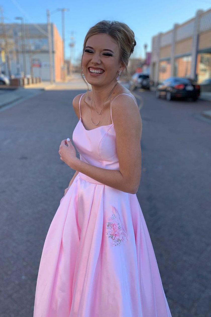Elegante vestido de fiesta largo rosa con tirantes en forma de A y bolsillos con cuentas