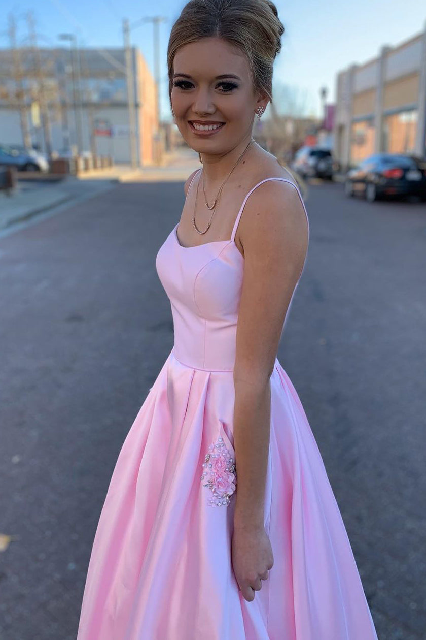 Elegante vestido de fiesta largo rosa con tirantes en forma de A y bolsillos con cuentas