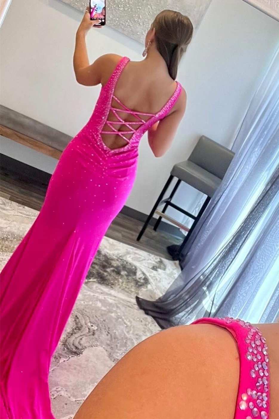 Elle | Vestido de fiesta de satén con cuentas, escote en V y espalda cruzada, estilo sirena