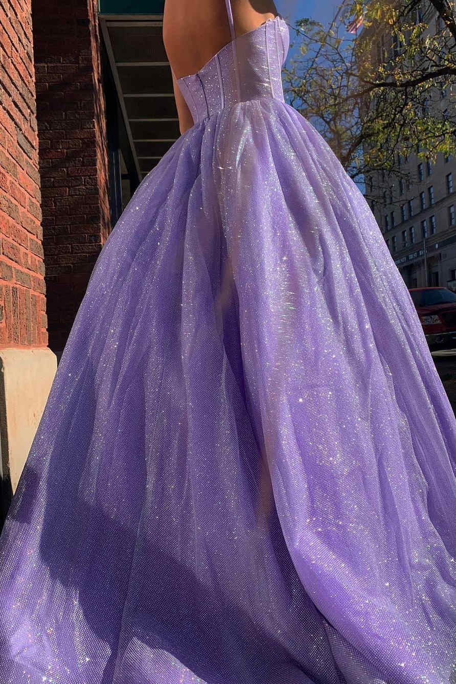 Vestido formal largo con tirantes lavanda y corte A