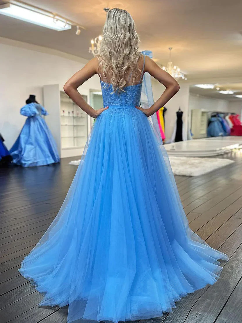 Lindo vestido de fiesta de tul azul con apliques y un solo hombro en línea A