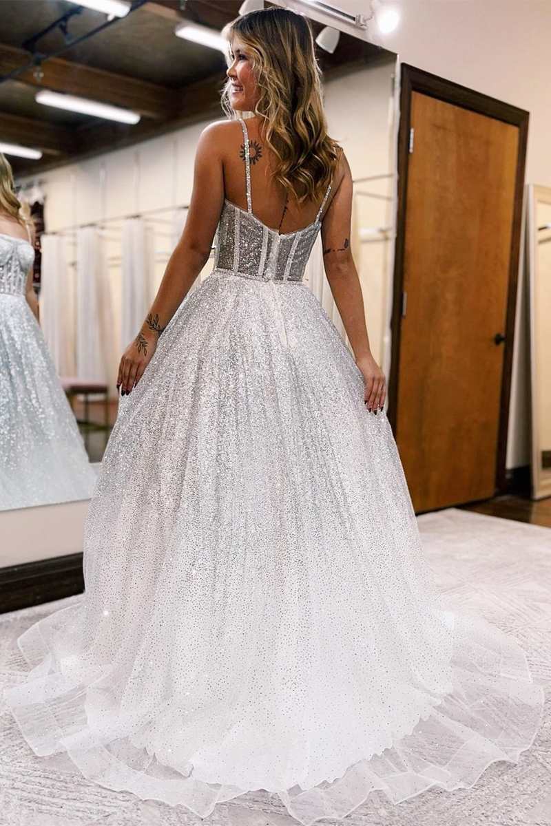 Vestido de fiesta de corte A con tirantes princesa y lentejuelas plateadas ombré