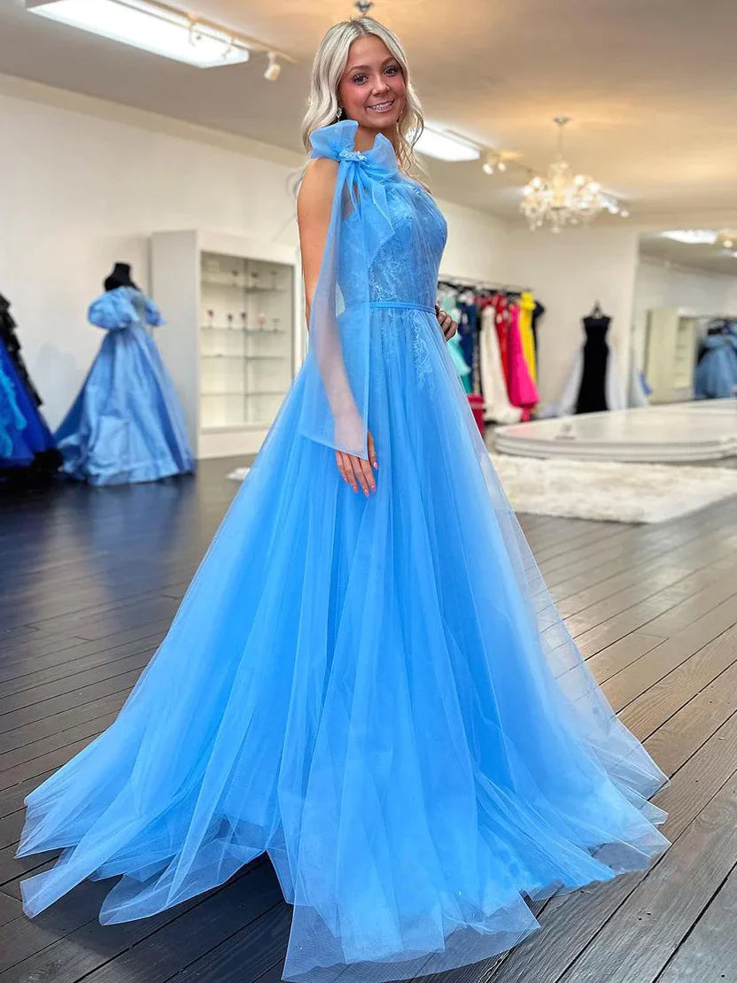 Lindo vestido de fiesta de tul azul con apliques y un solo hombro en línea A