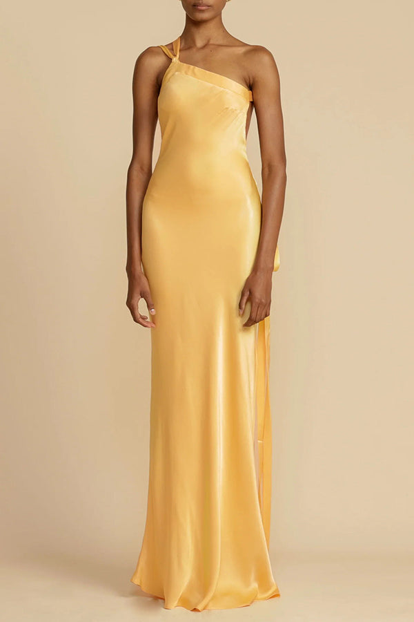 Moonlit Soiree – Asymmetrisches Maxikleid aus Satin mit einer Schulter und rückenfreiem Träger