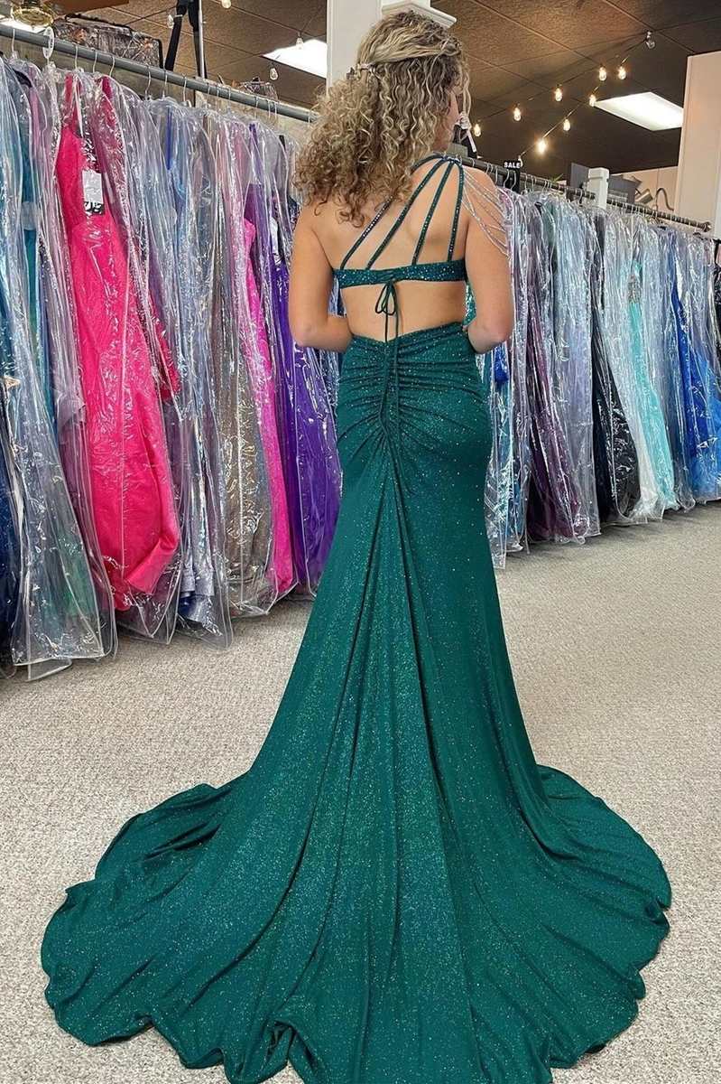 Vestido de fiesta largo de sirena con un solo hombro, cuentas y abertura en verde cazador