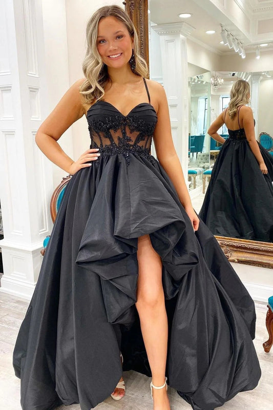 Vestido de fiesta largo con tirantes altos y bajos y apliques