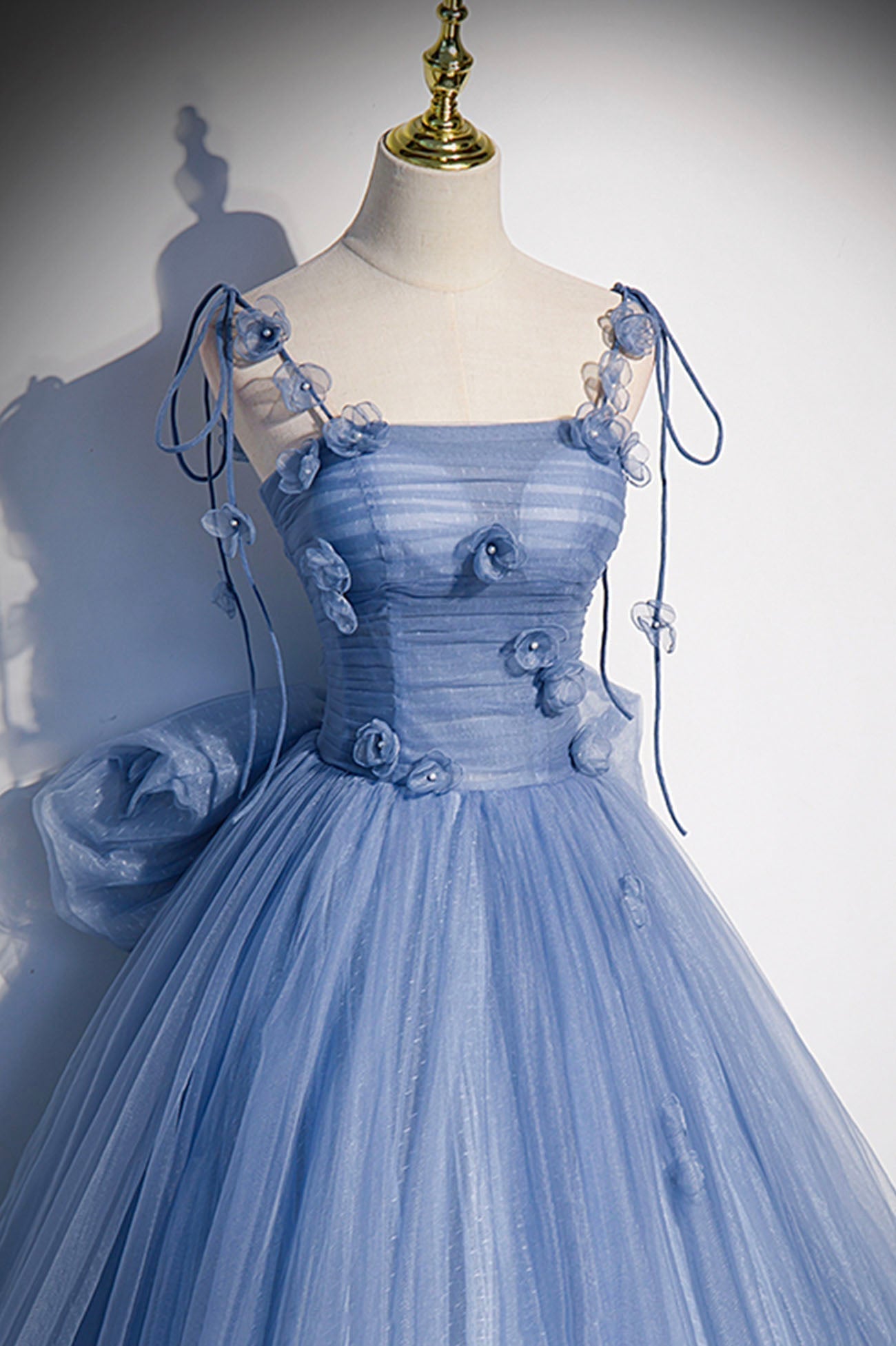 Tüll Langes A-Linien-Ballkleid Blaues Spaghettiträger-Partykleid mit Schleife