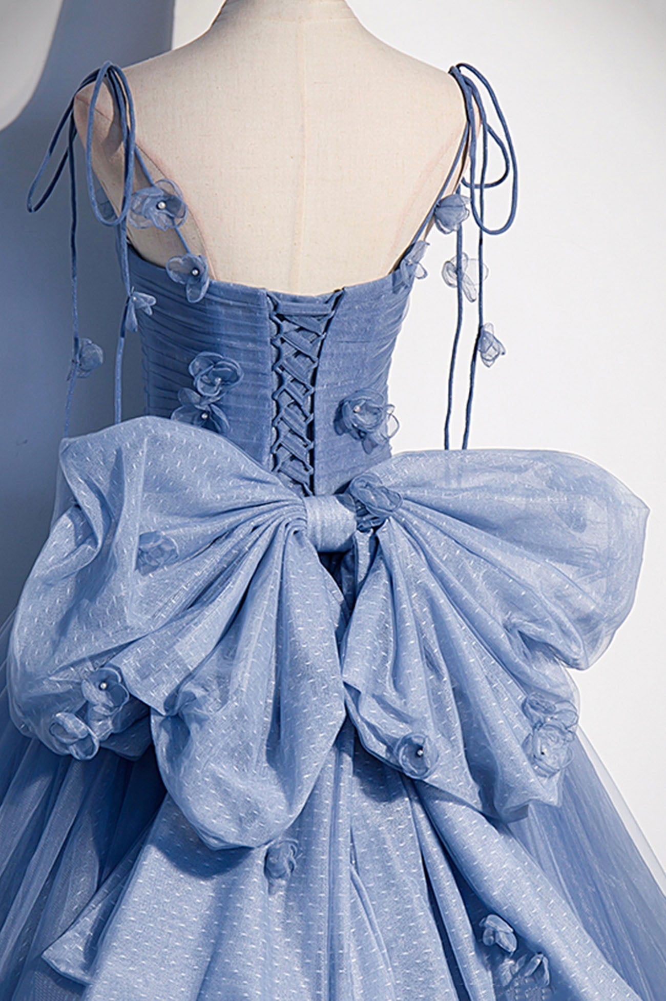 Tüll Langes A-Linien-Ballkleid Blaues Spaghettiträger-Partykleid mit Schleife