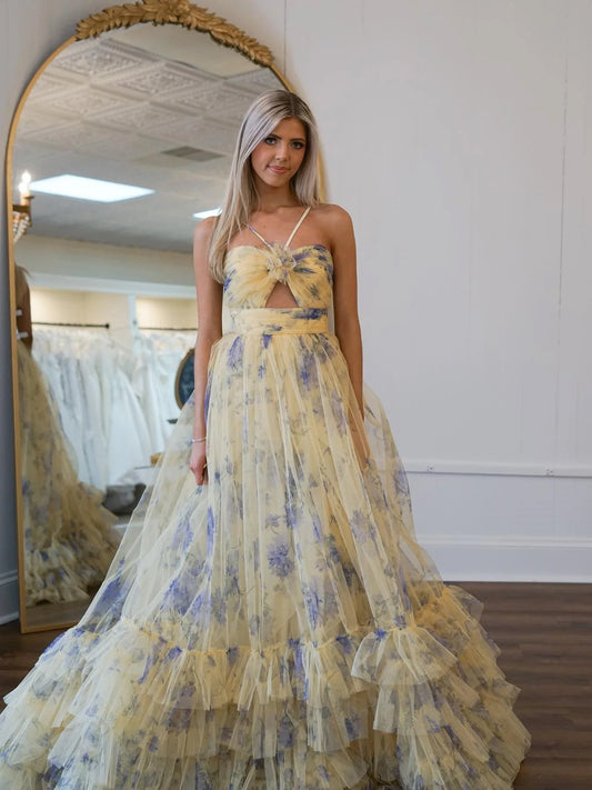 Vestido de fiesta largo de corte A con escote halter y abertura en la espalda