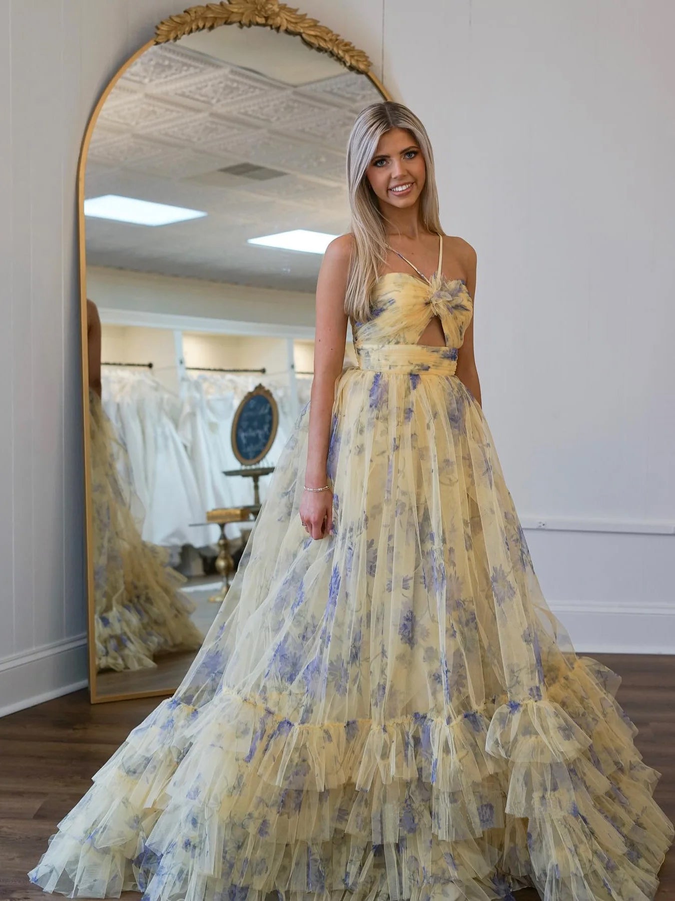 Langes Ballkleid in A-Linie mit Neckholder und Schlüsselloch