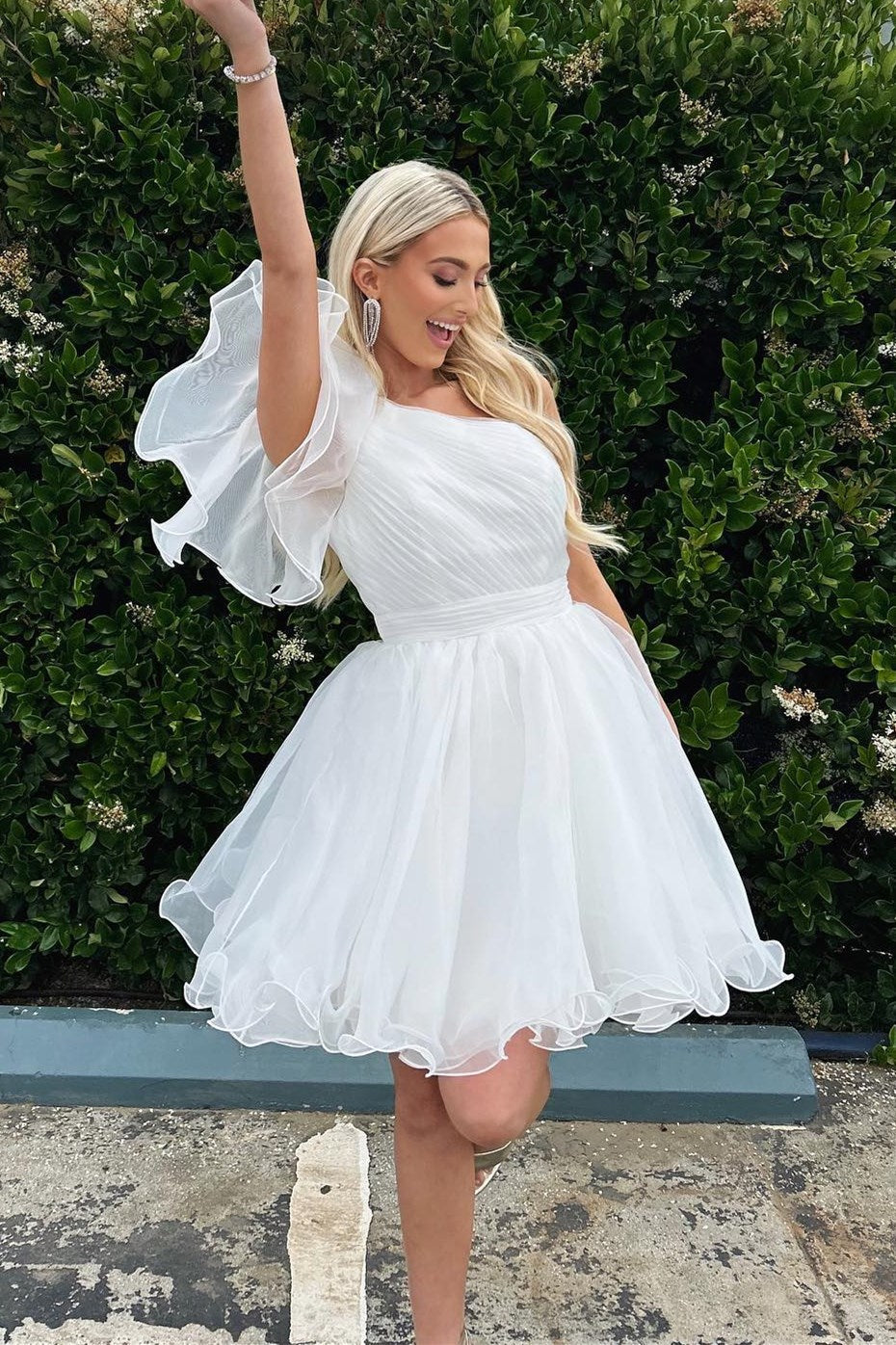 A-Linien-Heimkehrkleid aus Organza mit einer Schulter