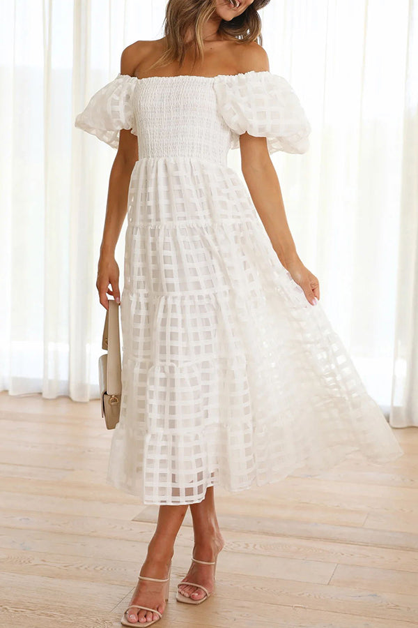 Dare To Dance – Midikleid aus gesmoktem Stoff mit quadratischem Muster und Puffärmeln