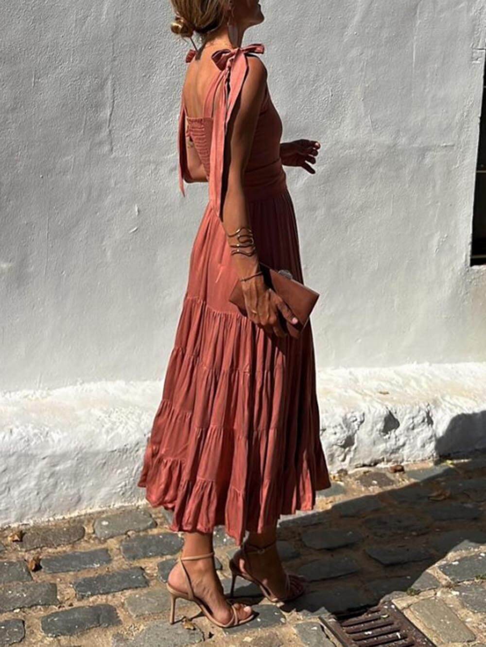Schulterfreies Midikleid mit Rüschen