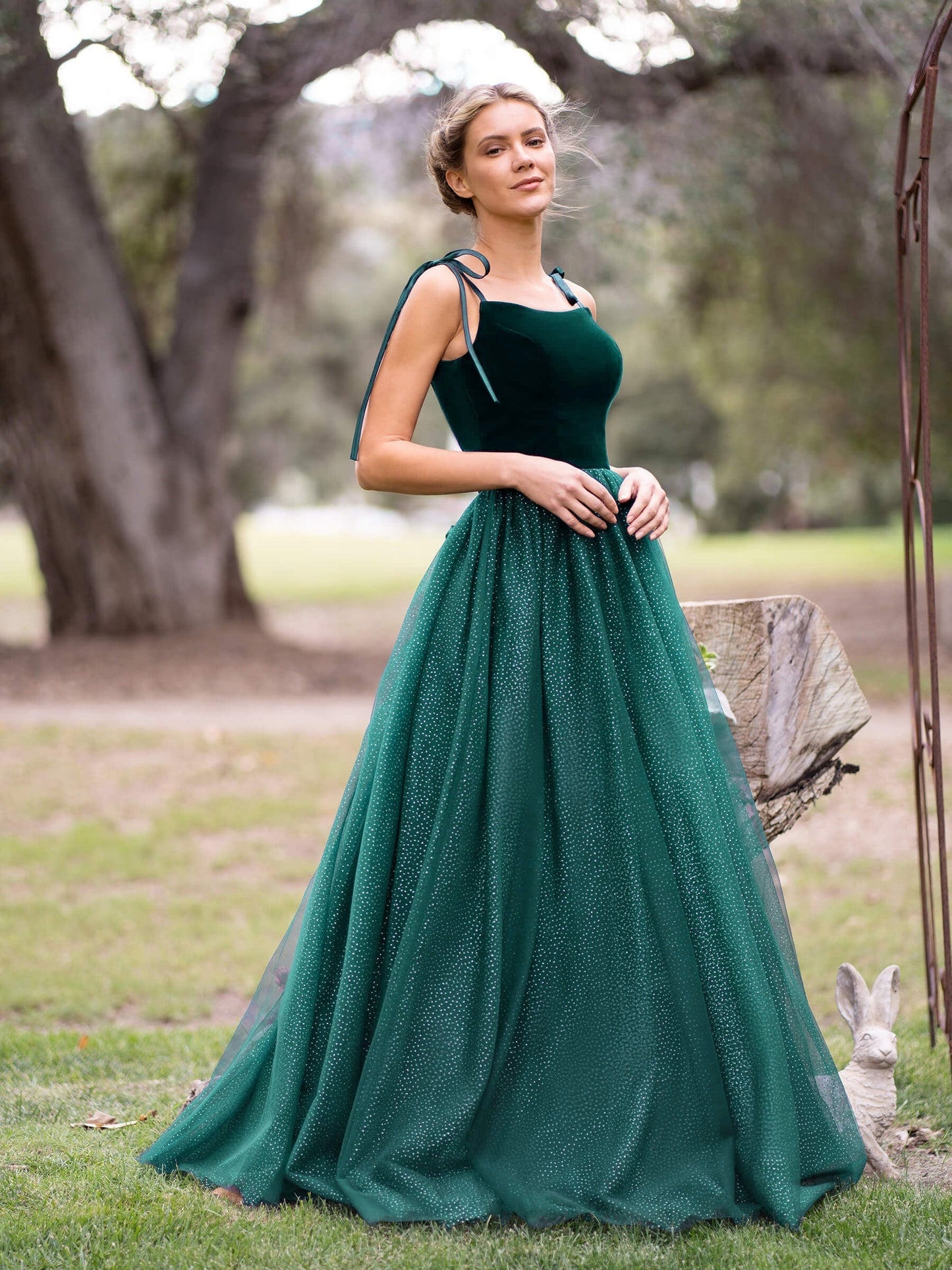 Vestido de fiesta de tul y terciopelo con tirantes finos hasta el suelo