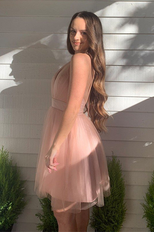 A-Linien-Heimkehrkleid aus Tüll in Blush mit tiefem V-Ausschnitt