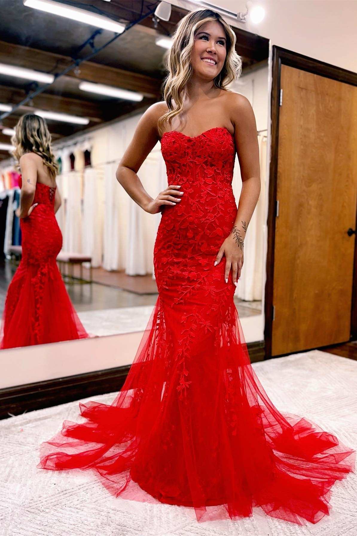 Vestido de fiesta de tul con encaje y escote corazón de sirena