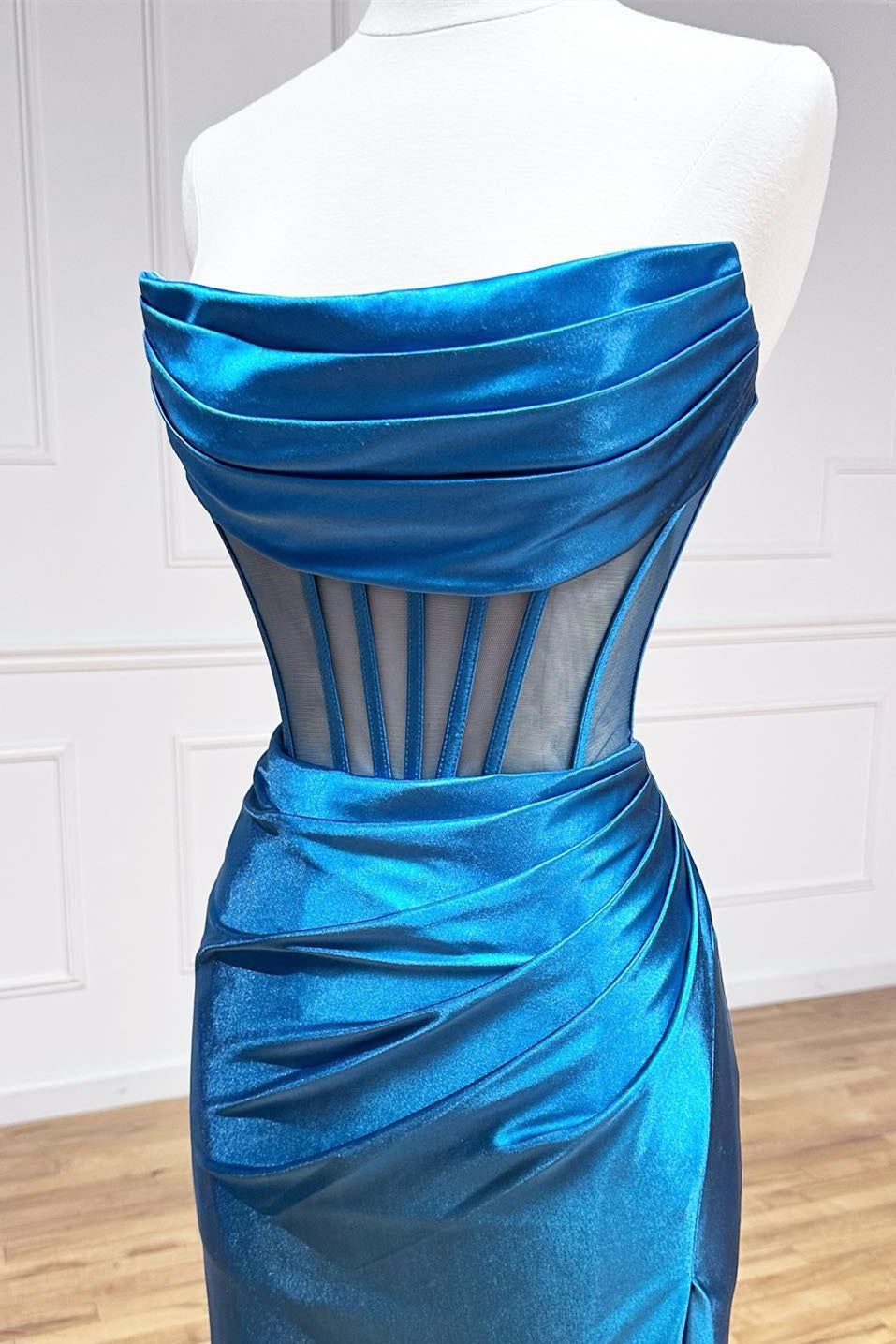 Vestido de fiesta largo transparente con tirantes, plisado y deshuesado, con abertura