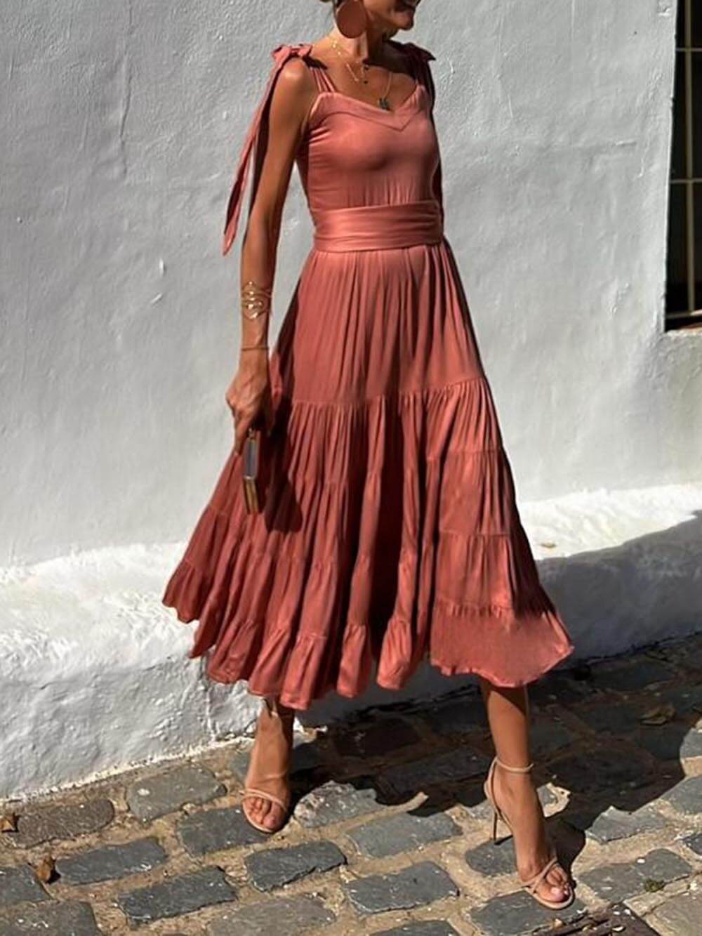 Schulterfreies Midikleid mit Rüschen