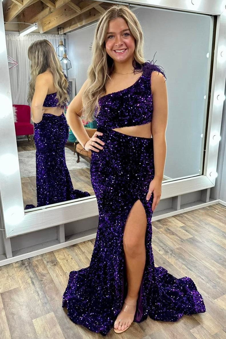 Vestido largo de sirena con un solo hombro, plumas y lentejuelas, con abertura