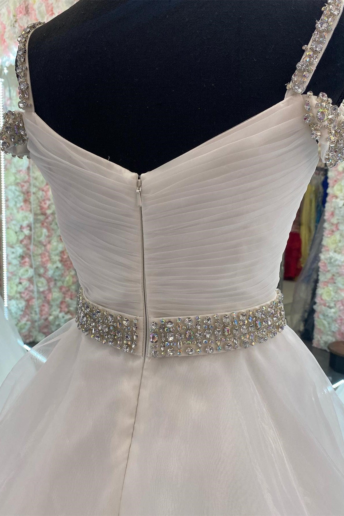 Vestido de fiesta Roycebridal de corte A con hombros descubiertos y cuentas en rosa intenso
