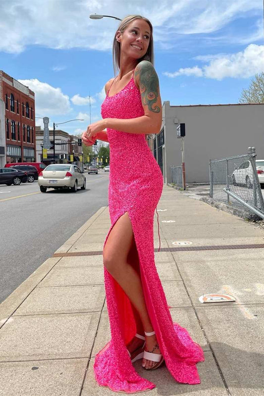 Vestido de fiesta con lentejuelas rosa intenso, tirantes brillantes y abertura