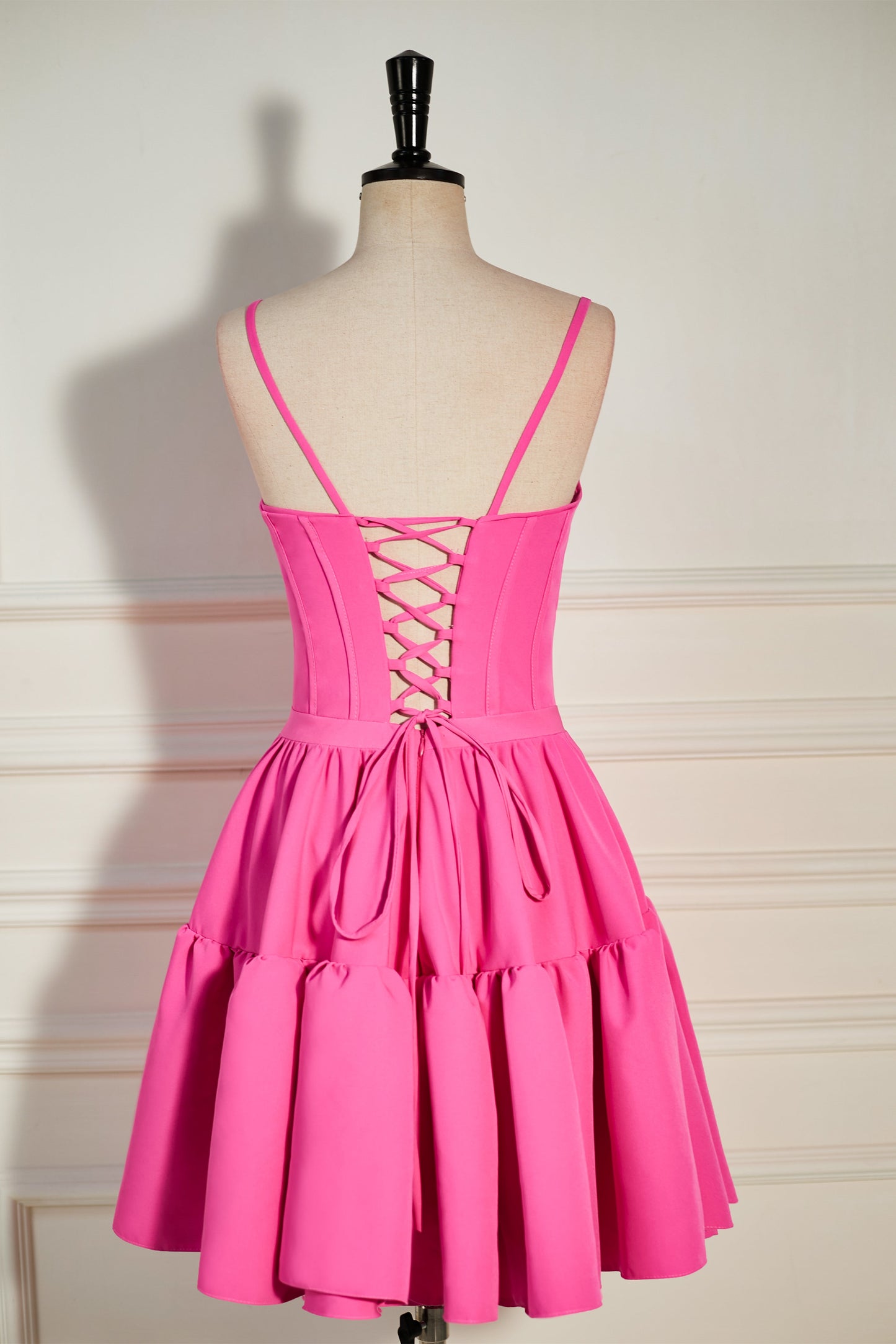 Vestido de fiesta con cordones y volantes en forma de A
