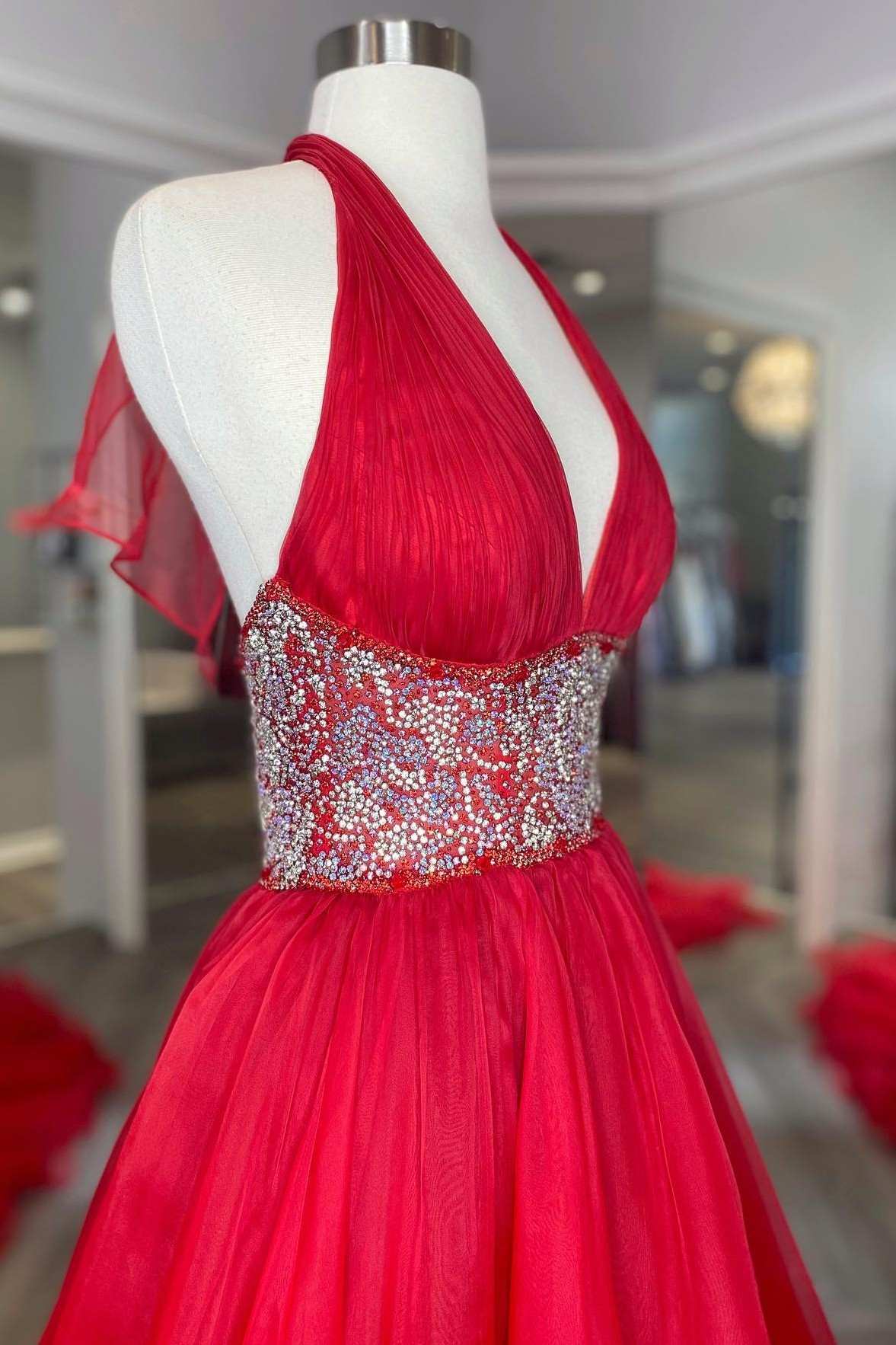 Vestido de fiesta largo de corte A con espalda descubierta y cuello halter con cuentas