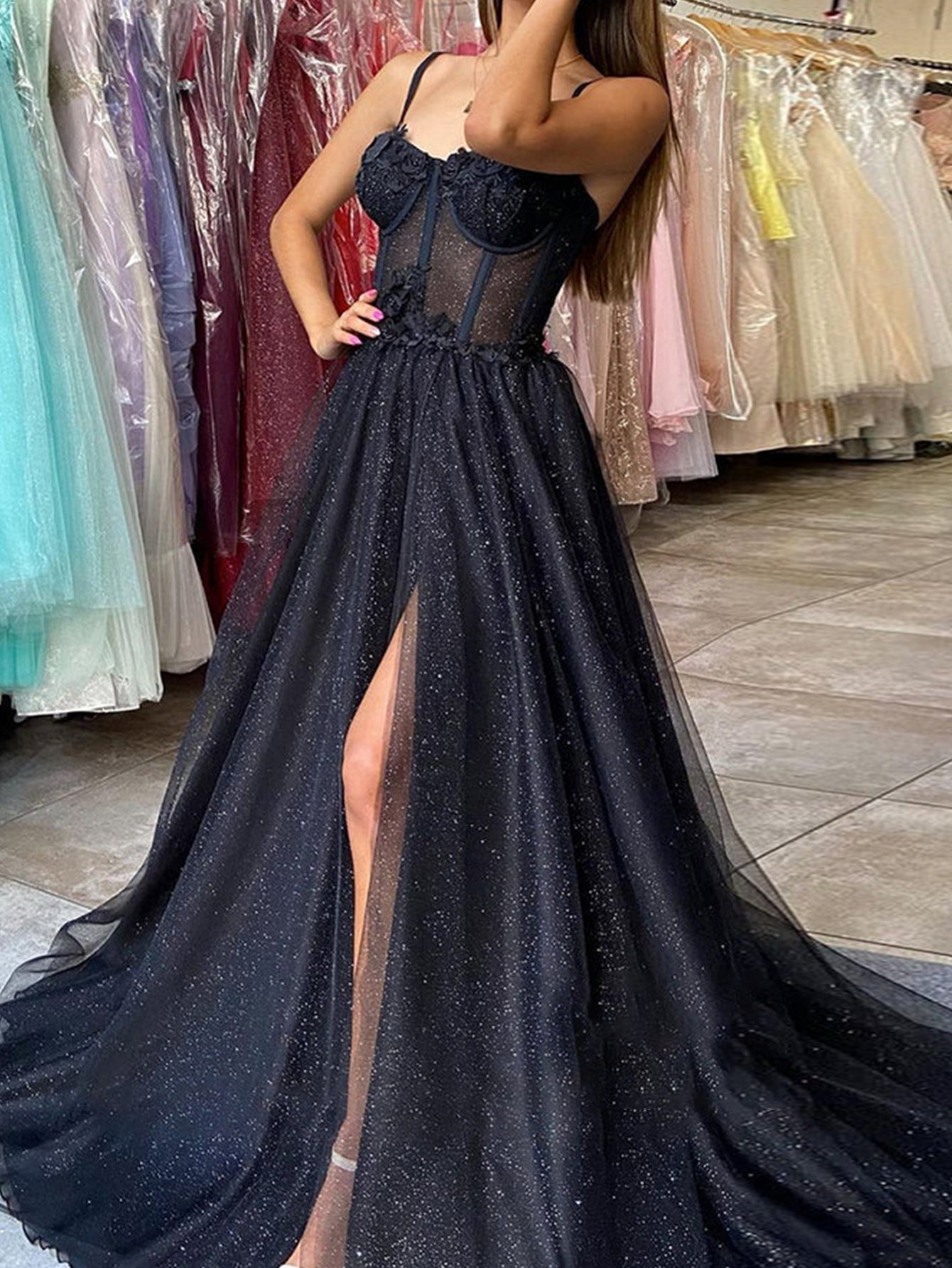 Vestido de fiesta de tul con purpurina y tirantes finos en forma de A